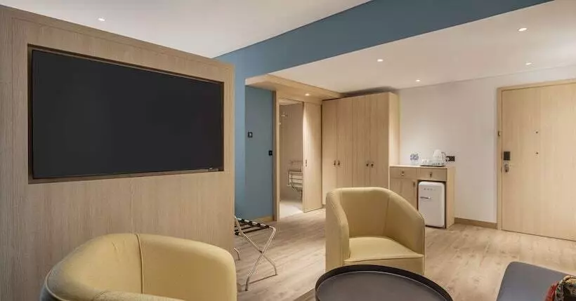 Hotelli Hampton By Hilton Kuwait Salmiya