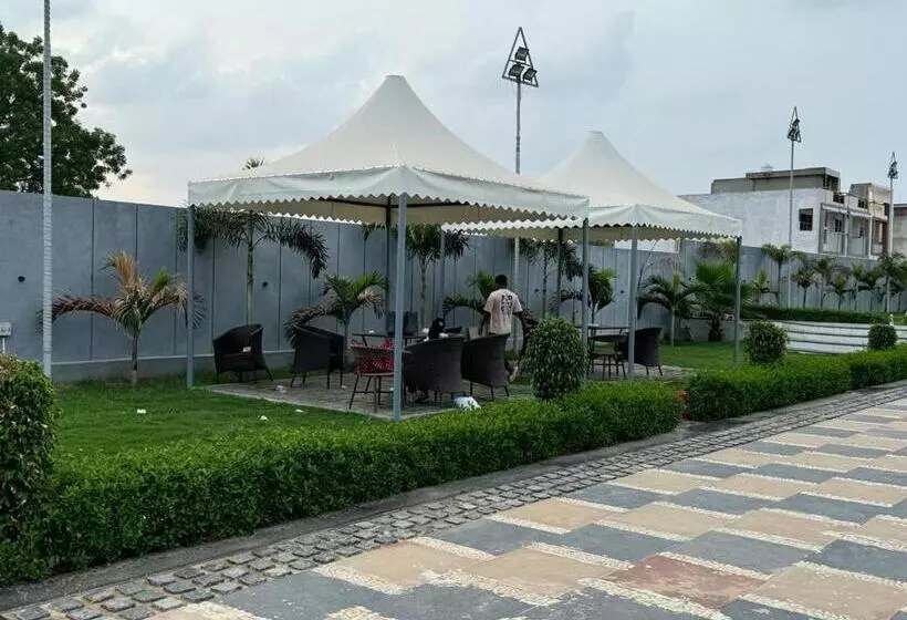 The Carnation Hotel & Resort