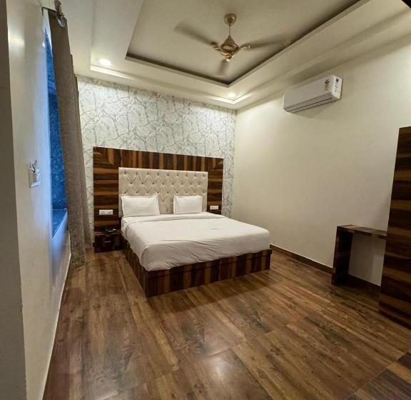 The Carnation Hotel & Resort