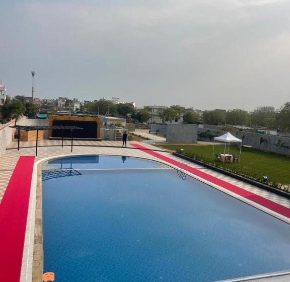 The Carnation Hotel & Resort