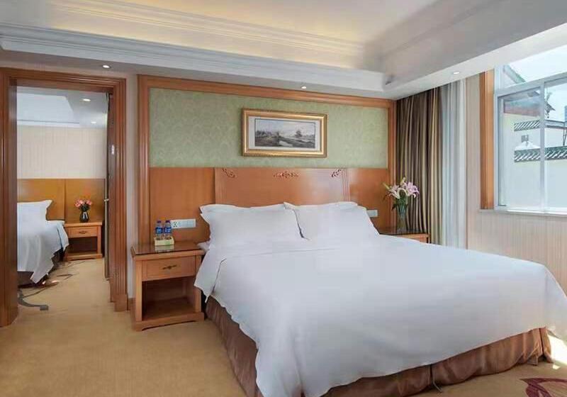 Vienna International Hotel Lijiang Yuxue Avenue