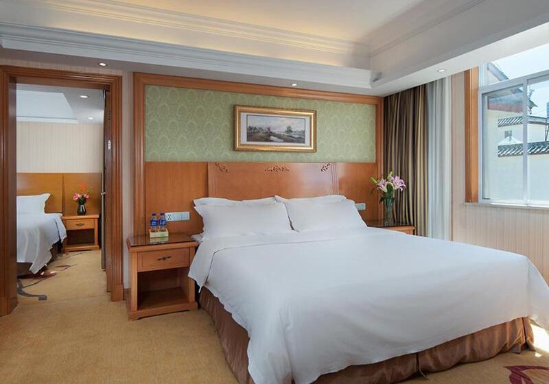 Vienna International Hotel Lijiang Yuxue Avenue