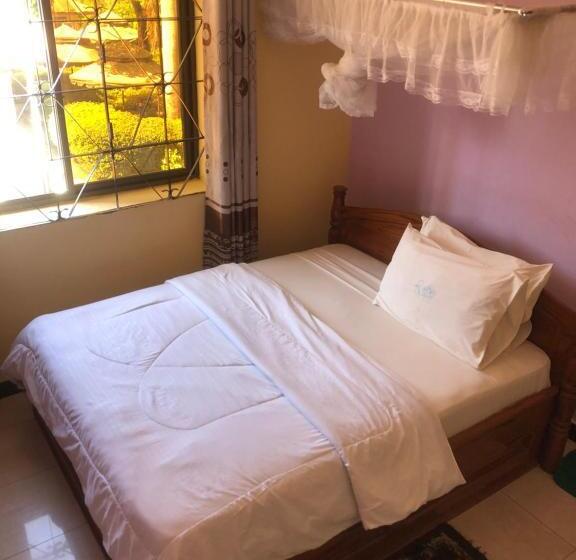 Отель Regal Naivera