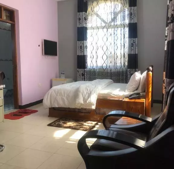 هتل Regal Naivera