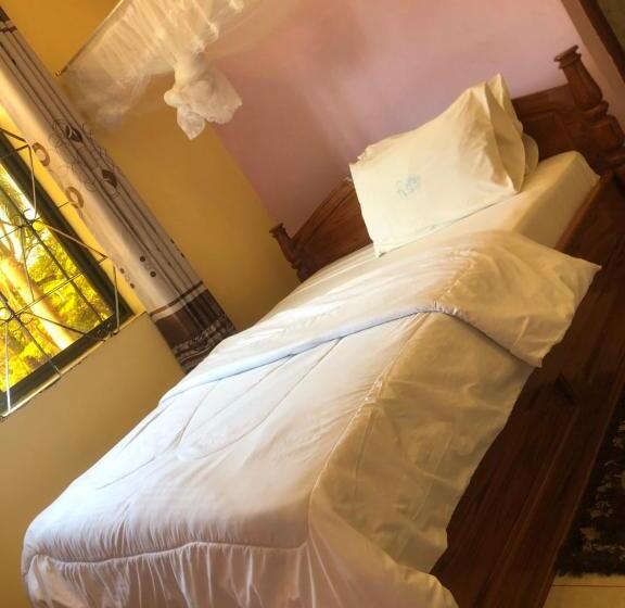 Отель Regal Naivera