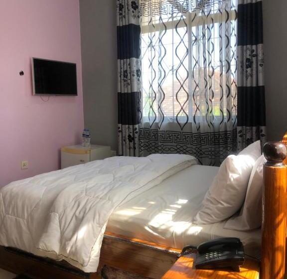 Отель Regal Naivera