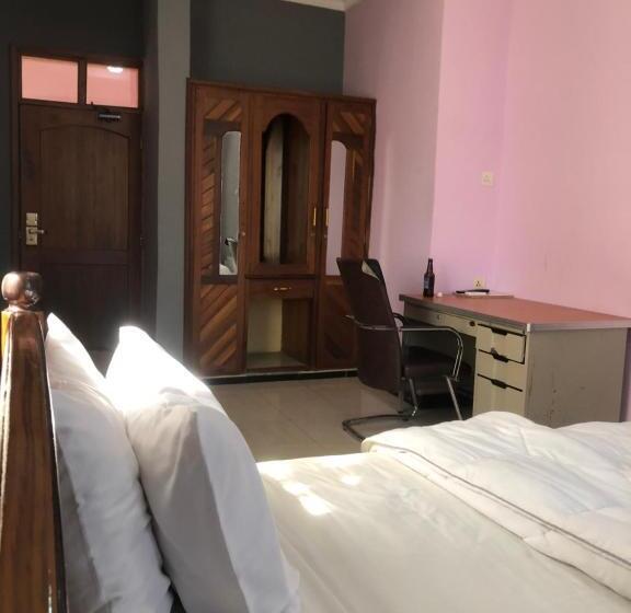 Отель Regal Naivera