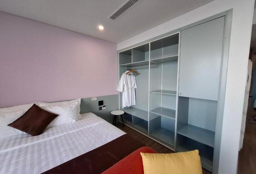 هتل Flamingos Ibiza Hải Tiến Tầng Cao Nhìn Trọn View Biển Hải Tiến