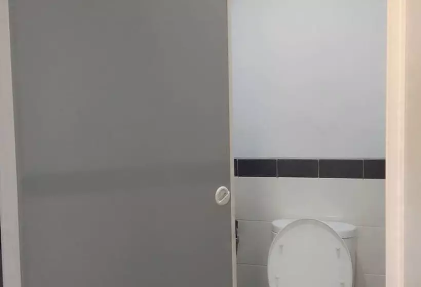 Hotelli Oyo 94010 Victoria Square