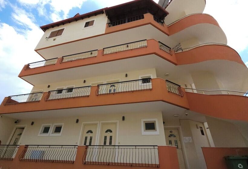 هتل Friends House   Borsh