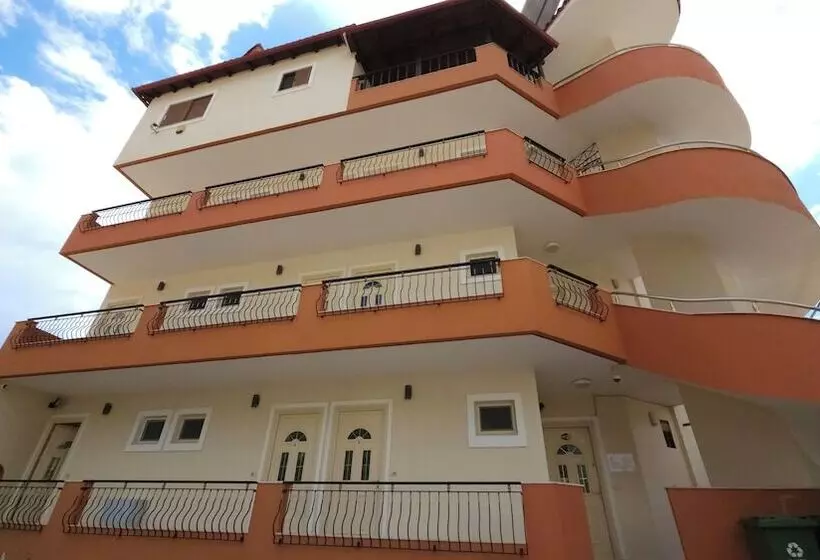 Hotelli Friends House   Borsh