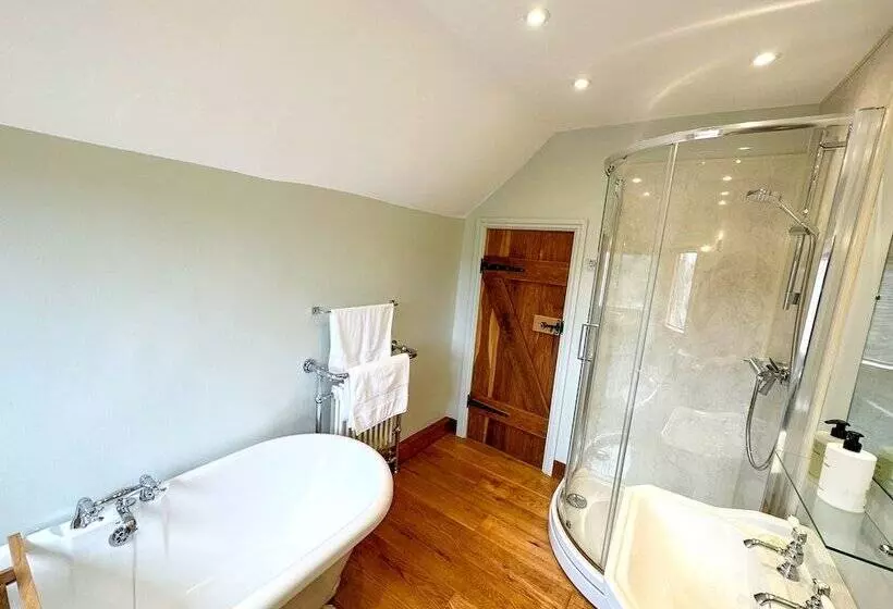 Majatalo The Globe House