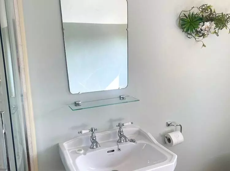 Majatalo The Globe House