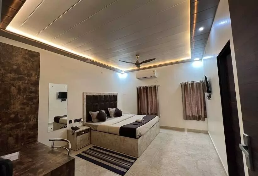 هتل Govindam Royal Stay