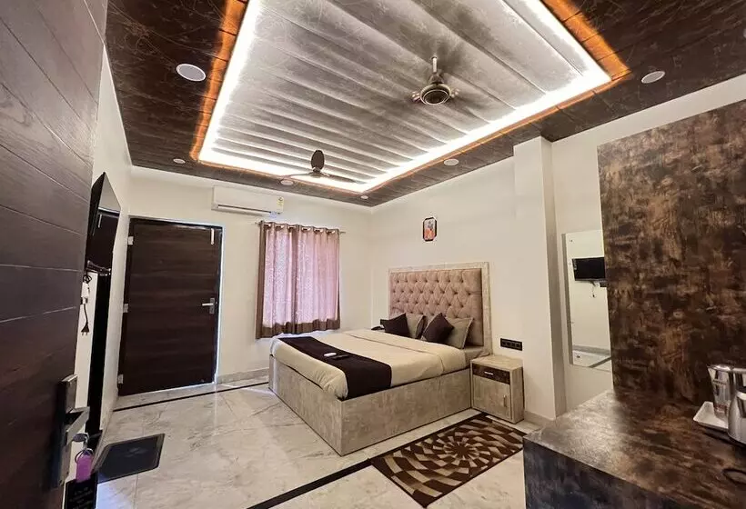 هتل Govindam Royal Stay