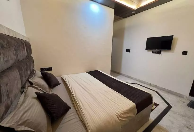 هتل Govindam Royal Stay