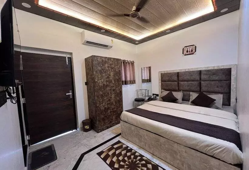 هتل Govindam Royal Stay