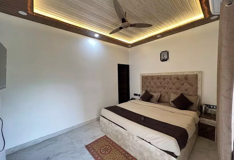 هتل Govindam Royal Stay