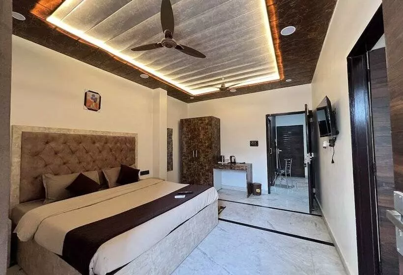 هتل Govindam Royal Stay