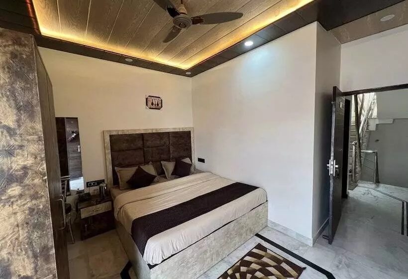 هتل Govindam Royal Stay