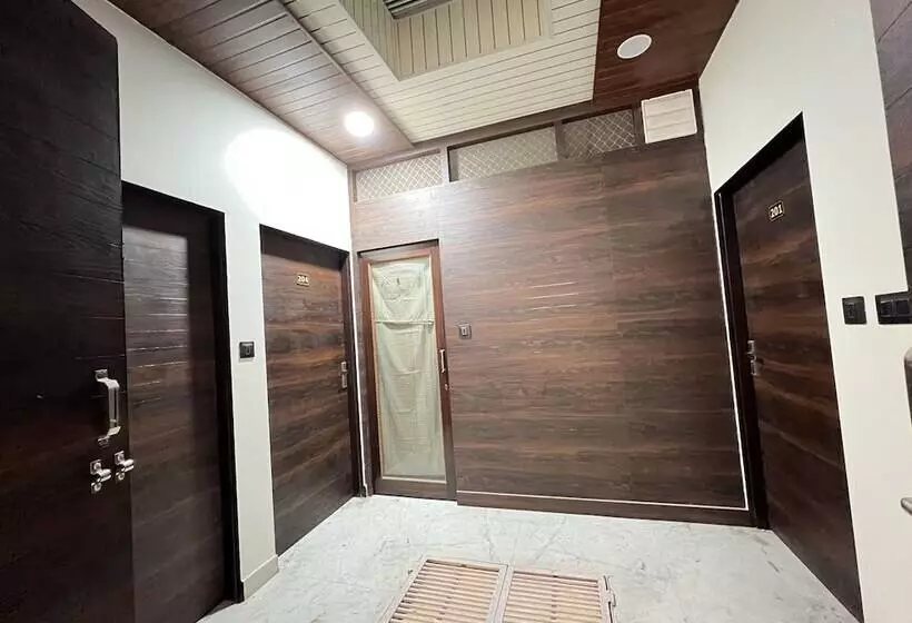 هتل Govindam Royal Stay