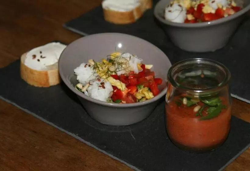 Aamiaismajoitus (B&B) Cocon De Verdure Avec Piscine Chambre Lit King Size 2m