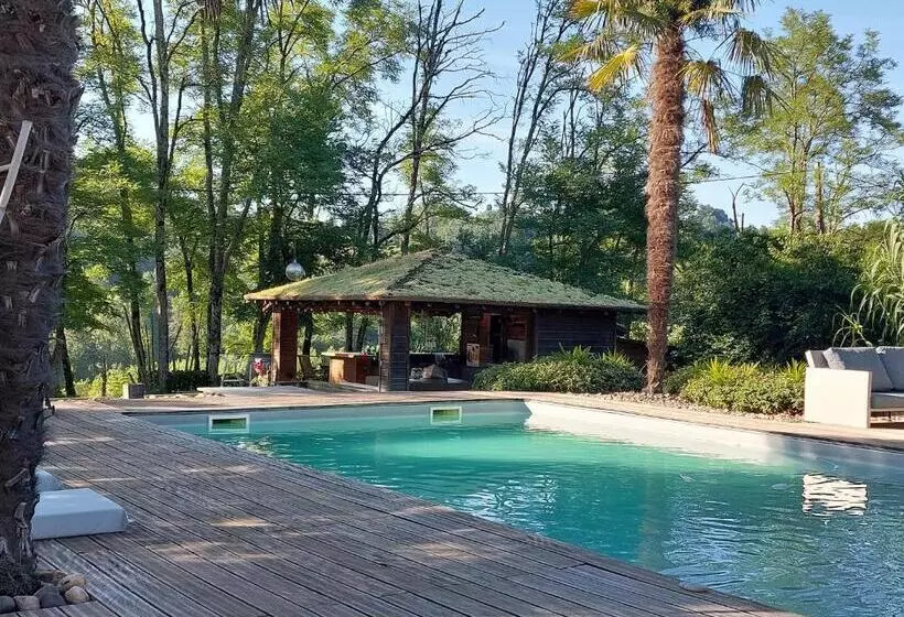 Aamiaismajoitus (B&B) Cocon De Verdure Avec Piscine Chambre Lit King Size 2m