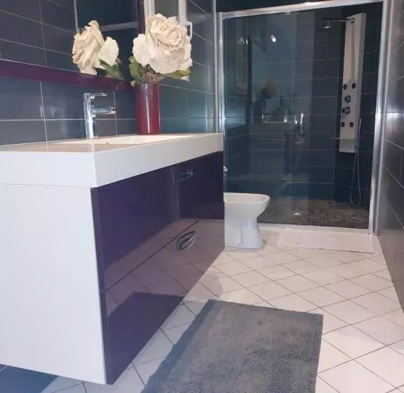 Aamiaismajoitus (B&B) Cocon De Verdure Avec Piscine Chambre Lit King Size 2m