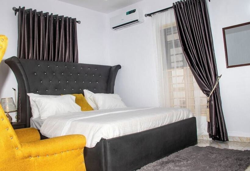 C To C Luxury Hotel And Suites