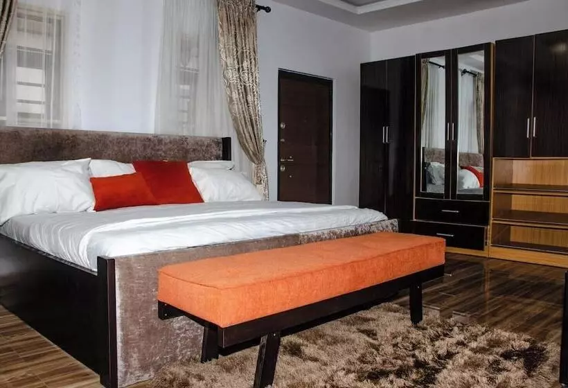 C To C Luxury Hotel And Suites