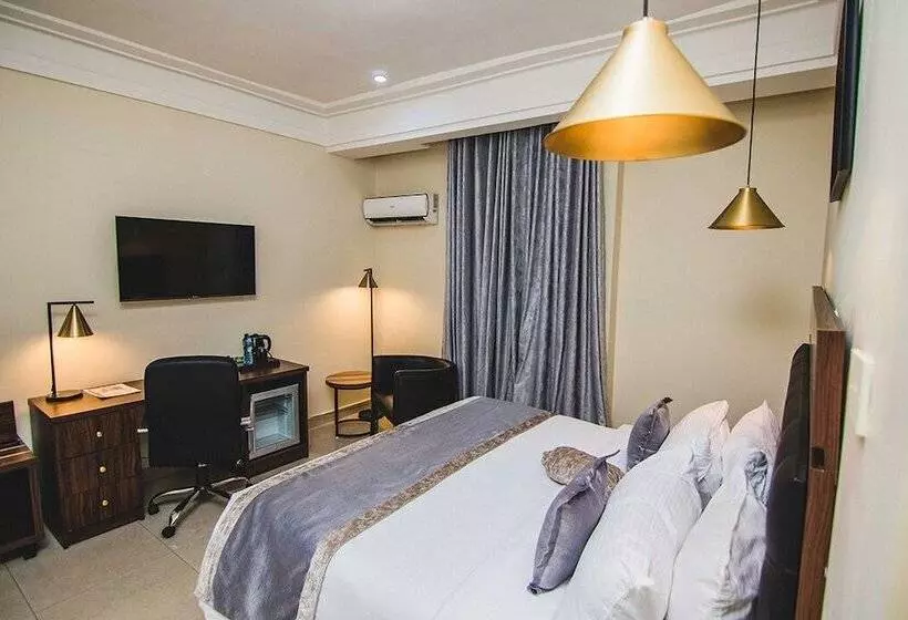 C To C Luxury Hotel And Suites