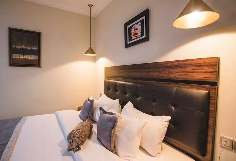 C To C Luxury Hotel And Suites