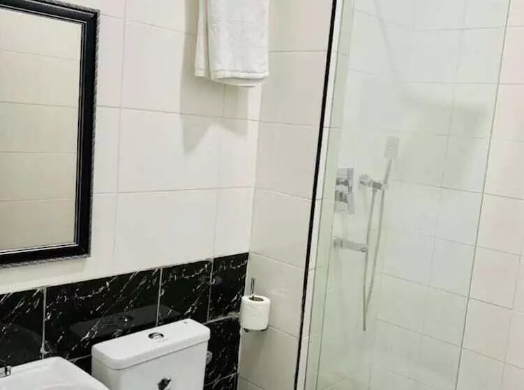 C To C Luxury Hotel And Suites