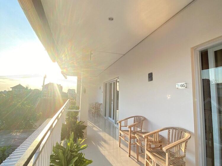 بنسيون Prada Living Canggu