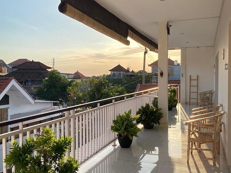 بنسيون Prada Living Canggu