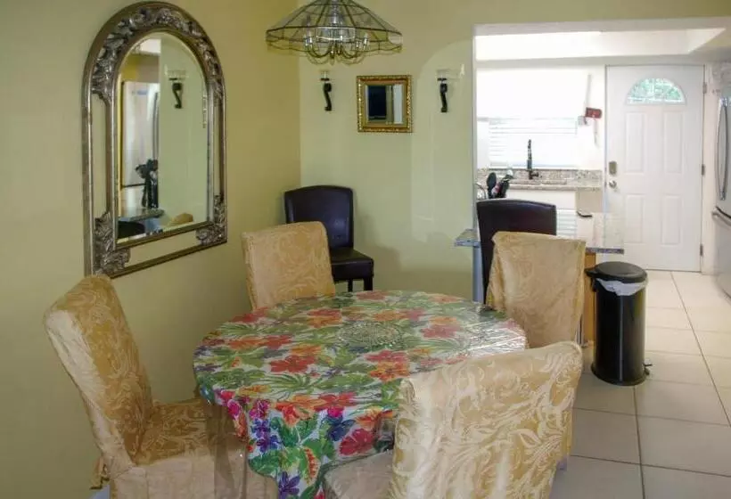 Marion Lane Suites