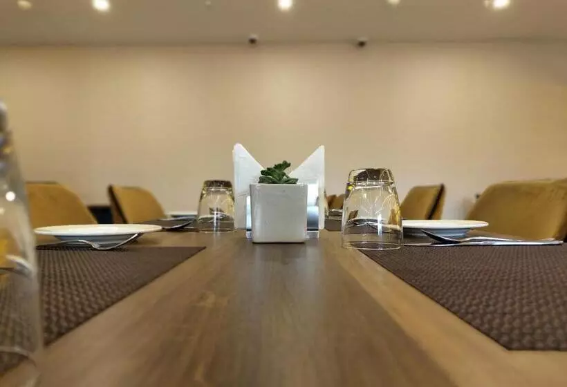 Hotelli Regenta Place Gwalior