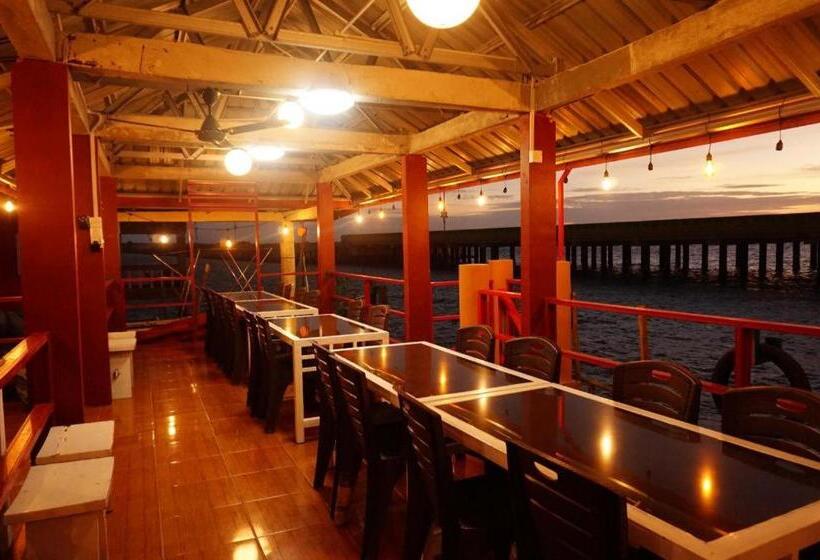 Sunset Curly Bay Hotel & Resort