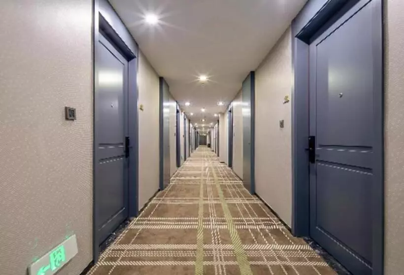 City Comfort Premier Hotel Zhaoqing East Station New District Sports Center Yanyang Lake