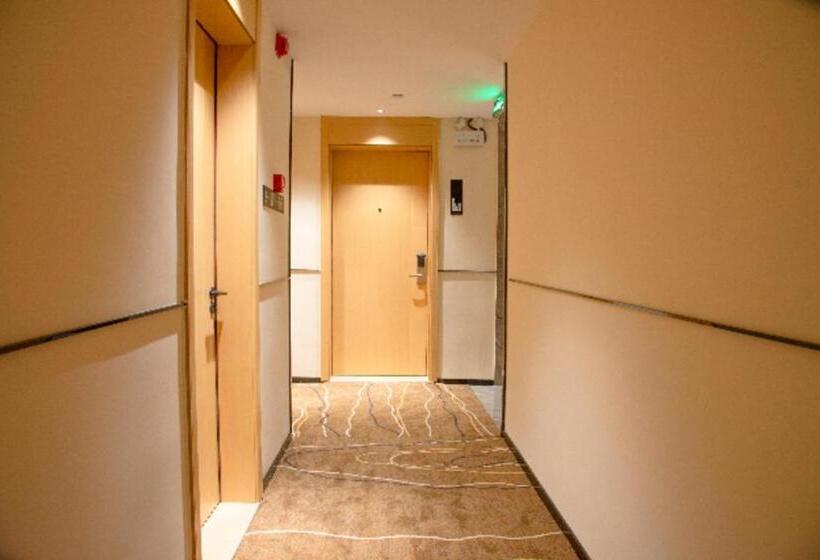 Hotel City Comfort Inn Baise High Speed Railway Station Exit