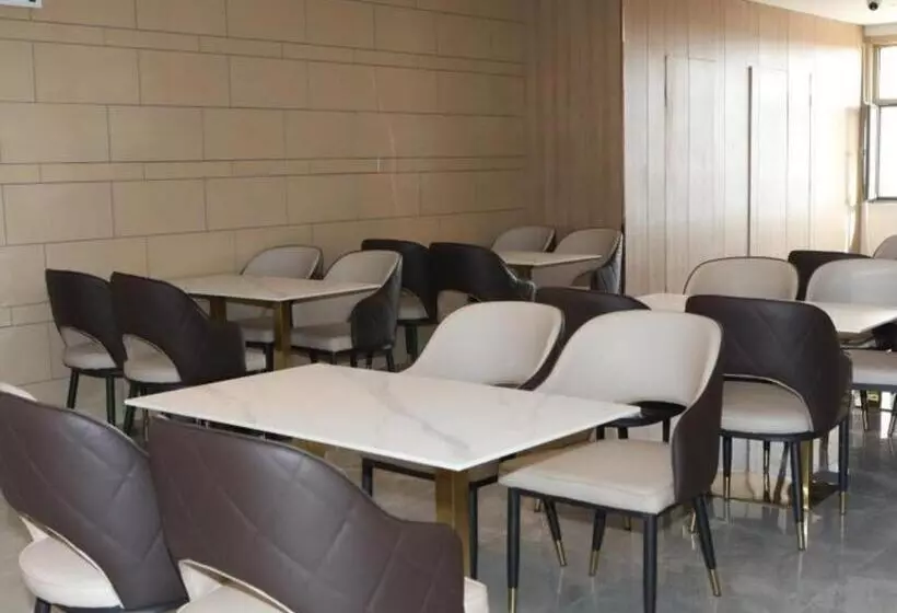 Hotelli Green Tree Inn Express Inner Mongolia Ulan Qab High Speed Railway Station