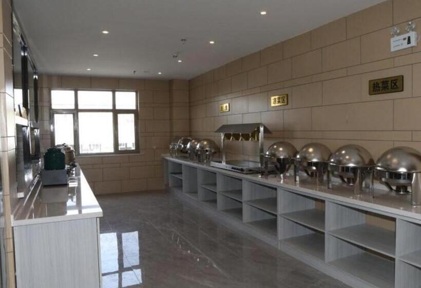 בית מלון כפרי Green Tree Inn Express Inner Mongolia Ulan Qab High Speed Railway Station