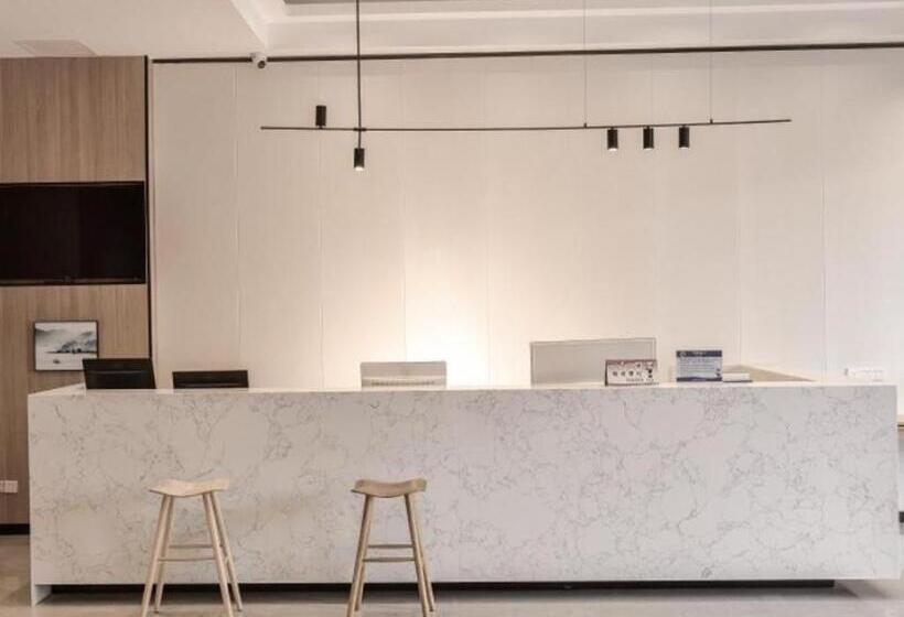 Shell Hotel Guangdong Zhuhai Doumen District Jingan Pedestrian Street