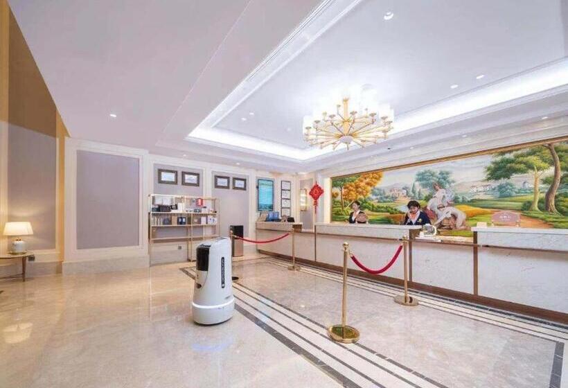 Vienna Hotel Lincang New Asia Pacific Times Square