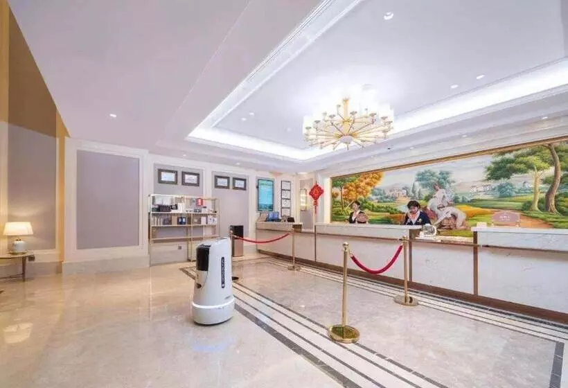 Vienna Hotel Lincang New Asia Pacific Times Square