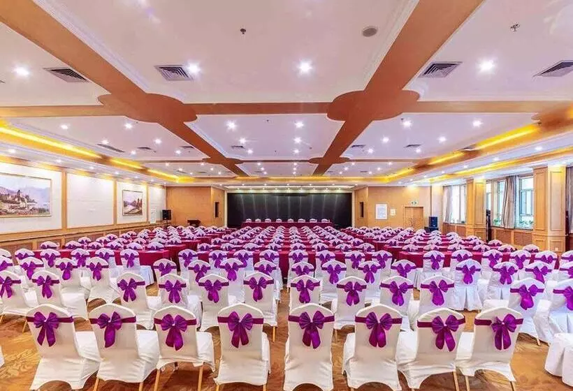 Vienna Hotel Urumqi Railway Administration Academy Of Sciences