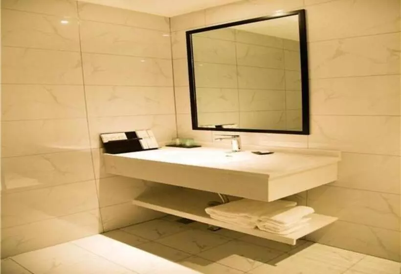 Borrman Hotel Huanggang Wuxue Yuhu Road