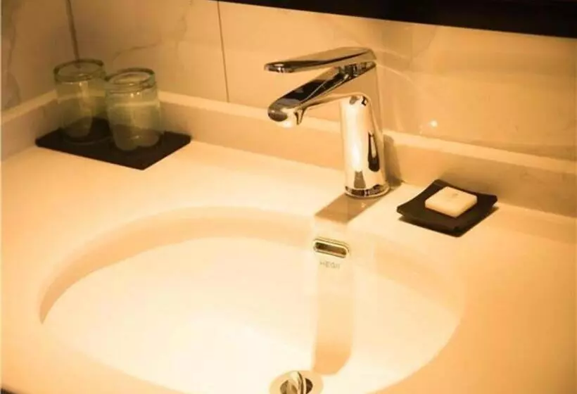 Borrman Hotel Huanggang Wuxue Yuhu Road