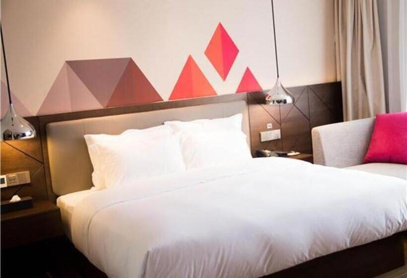 Borrman Hotel Huanggang Wuxue Yuhu Road