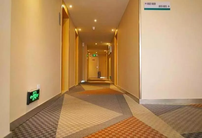 Hotelli City Comfort Inn Huanggang Huangmei Passenger Station